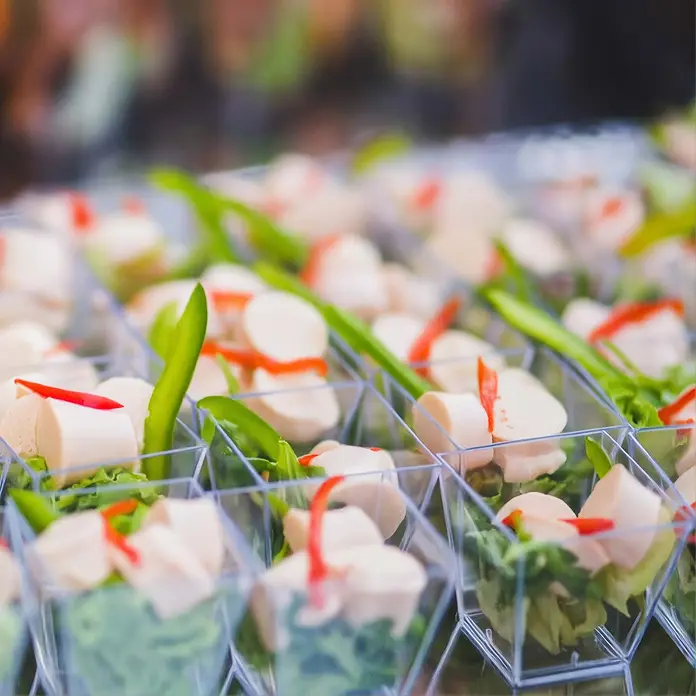 Assortiment de verrines fraîcheur pour un buffet traiteur Les Rois Maj